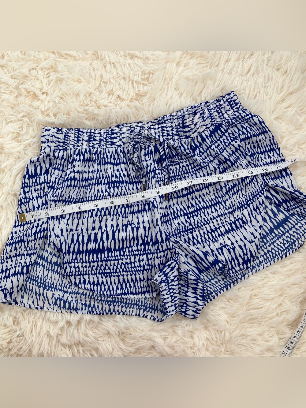 H&M Women’s Patterned Shorts - Picture 9 of 9